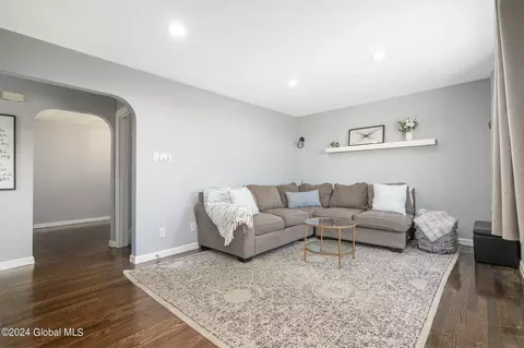 328 Sullivan Rd, Schenectady, NY 12304 photo 3