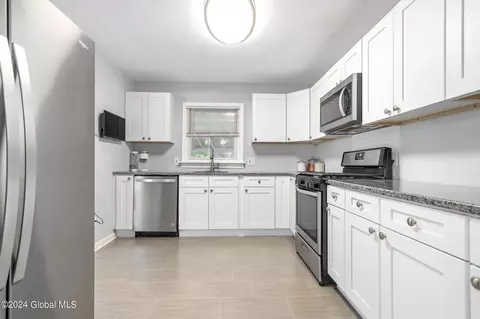 328 Sullivan Rd, Schenectady, NY 12304 photo 9