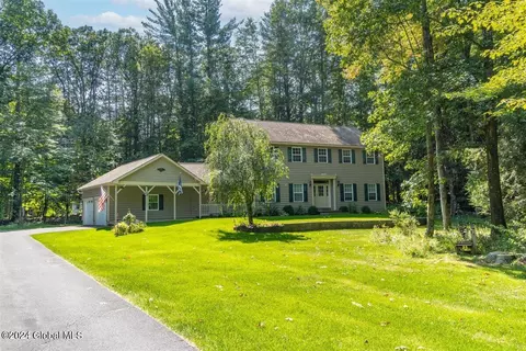 14 Kyer Farm Rd, Gansevoort, NY 12831