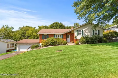 9 Horizon View West Dr, East Greenbush, NY 12061