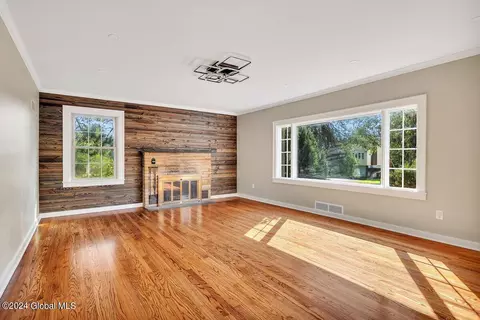 359 Ferris Rd, Schenectady, NY 12304 photo 9