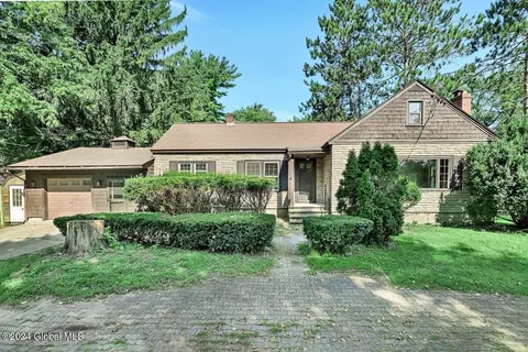 359 Ferris Rd, Schenectady, NY 12304