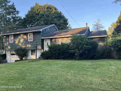 2300 N Old Post Rd, Castleton On Hudson, NY 12033