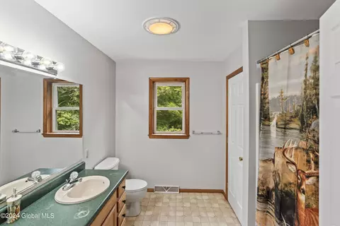 Bath - 235 Bolt Rd, Glenville, NY 12302 photo 2 of 3