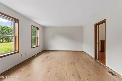 Living - 235 Bolt Rd, Glenville, NY 12302 photo 2 of 5