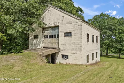 Exterior - 235 Bolt Rd, Glenville, NY 12302 photo 5 of 8