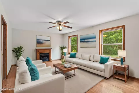Living - 235 Bolt Rd, Glenville, NY 12302 photo 4 of 5