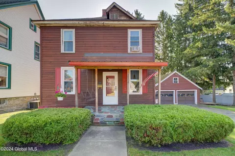 124 Pleasant Ave, Johnstown, NY 12095