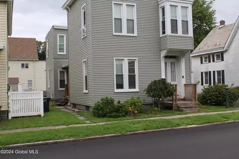 13 6th St, Waterford, NY 12188