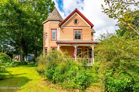 170 S Pawling St, Hagaman, NY 12086