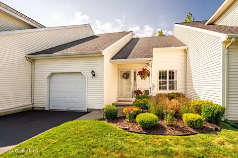 45 Raylinsky Ln # B, Mechanicville, NY 12118