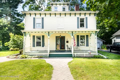 10 Lynch Ave, Castleton On Hudson, NY 12033