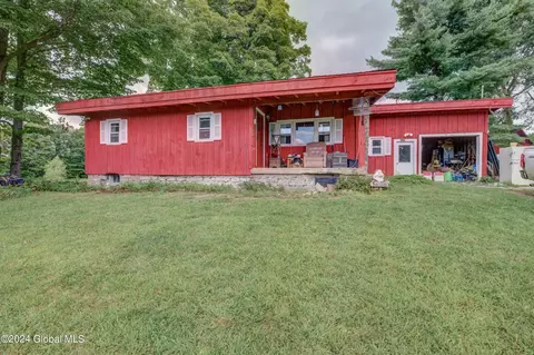 4746 Consaul Rd, Amsterdam, NY 12010