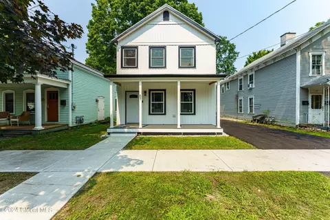 87 Lincoln Ave, Saratoga, NY 12866