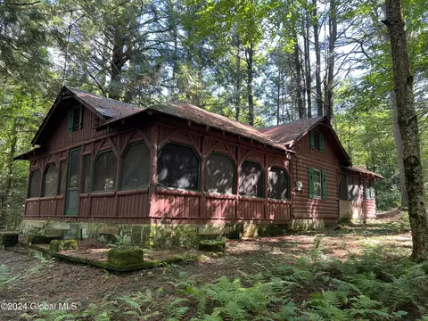 2068 S Shore Rd, Galway, NY 12074