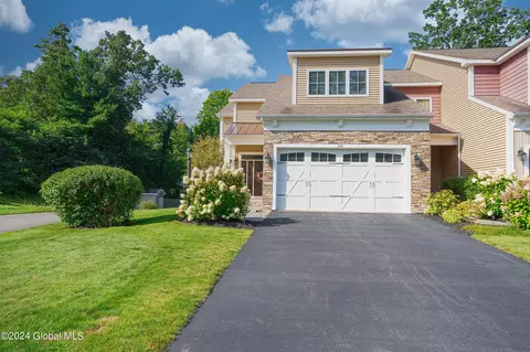 21 Macoun Dr # A, Clifton Park, NY 12065