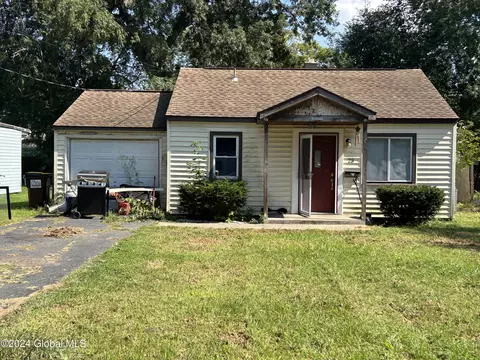 23 Crosby St, Colonie, NY 12205
