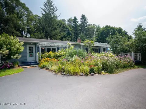 1534 Van Hoesen Rd, Castleton On Hudson, NY 12033