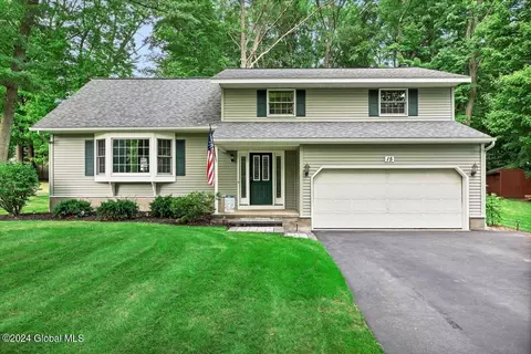 15 Guilder Pl, Ballston Lake, NY 12019