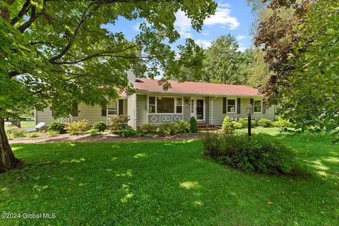 15 Buena Vista Ave, Queensbury, NY 12804