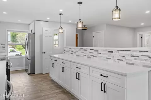 Kitchen - 9 Park Ln, Glenville, NY 12302 photo 2 of 4
