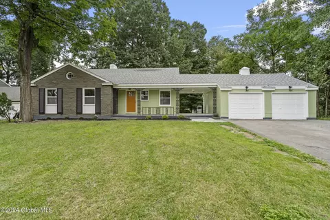 9 Park Ln, Glenville, NY 12302