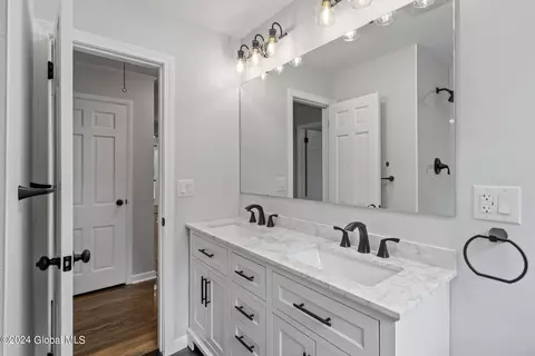 Bath - 9 Park Ln, Glenville, NY 12302 photo 3 of 4