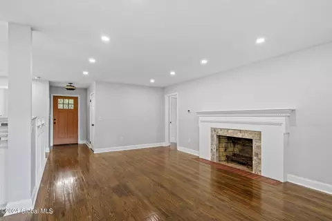 Living - 9 Park Ln, Glenville, NY 12302 photo 6 of 6