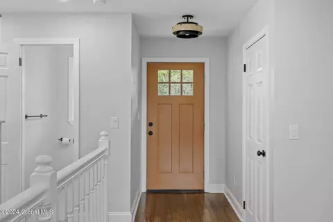 Entry Way - 9 Park Ln, Glenville, NY 12302 photo 1 of 2