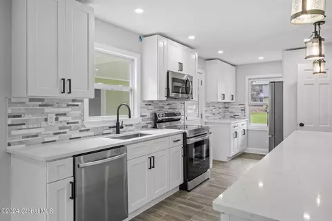 Kitchen - 9 Park Ln, Glenville, NY 12302 photo 1 of 4
