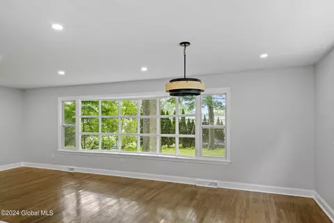 Living - 9 Park Ln, Glenville, NY 12302 photo 1 of 6
