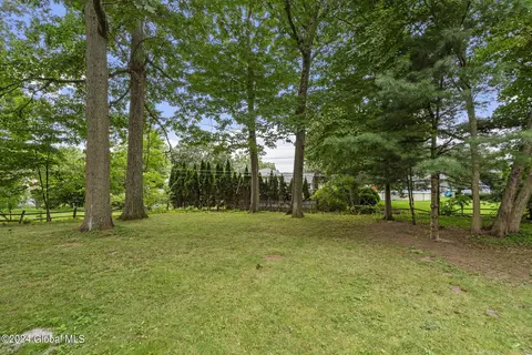 Exterior - 9 Park Ln, Glenville, NY 12302 photo 3 of 5