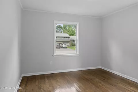Bedroom - 9 Park Ln, Glenville, NY 12302 photo 3 of 5