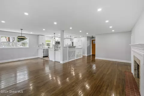 Living - 9 Park Ln, Glenville, NY 12302 photo 5 of 6