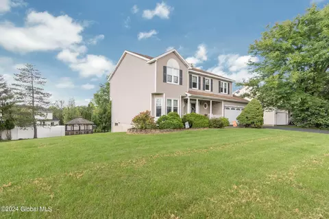 20 Robin Ln, Rensselaer, NY 12144