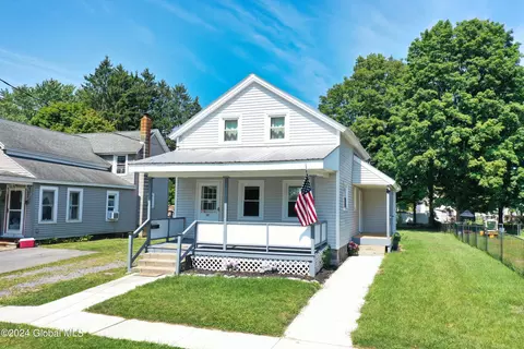 15 New St, Glens Falls, NY 12801
