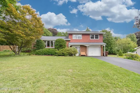 8 Birch Ln, Voorheesville, NY 12186