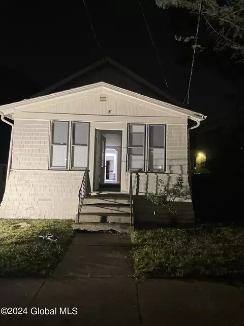 1648 Ulster St, Schenectady, NY 12308