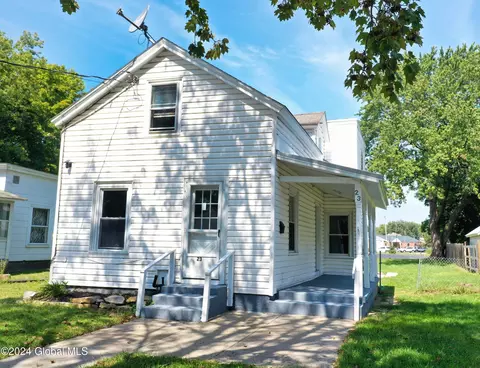 23 New St, Glens Falls, NY 12801