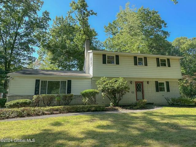 3 Huckleberry Ln, Ballston Lake, NY 12019