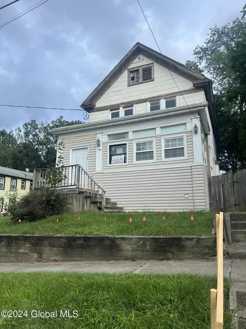 2208 12th St, Troy, NY 12180
