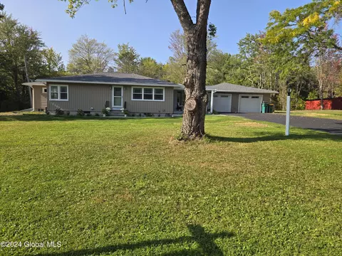 263 N Schodack Rd, East Greenbush, NY 12061