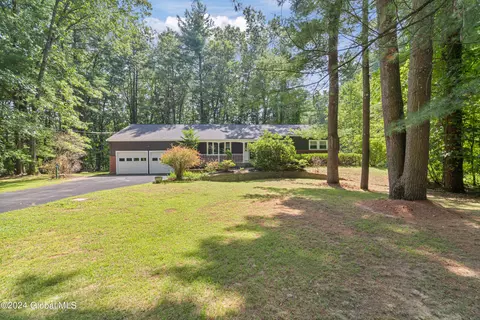 6 Woodridge Court Ct, Ballston Lake, NY 12019