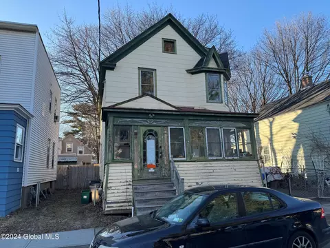 8 Regent St, Albany, NY 12202