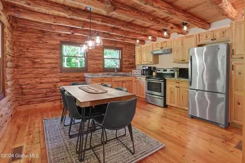 Dining - 60 Algonquin Trl, Jay, NY 12941 photo 1 of 2