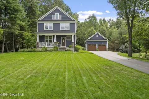 10 Emerald Ter, Clifton Park, NY 12065