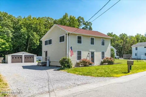 106 Eastside Dr, Ballston Lake, NY 12019