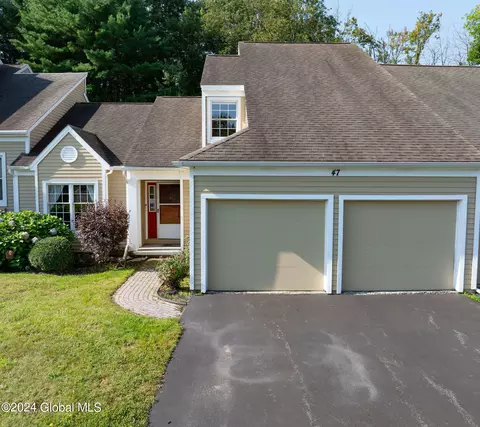 47 Ridgefield Dr, Voorheesville, NY 12186