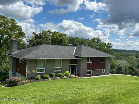 32 James Dr, Coeymans, NY 12045