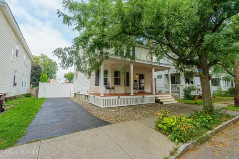 5 Woodrow Ct, Troy, NY 12180